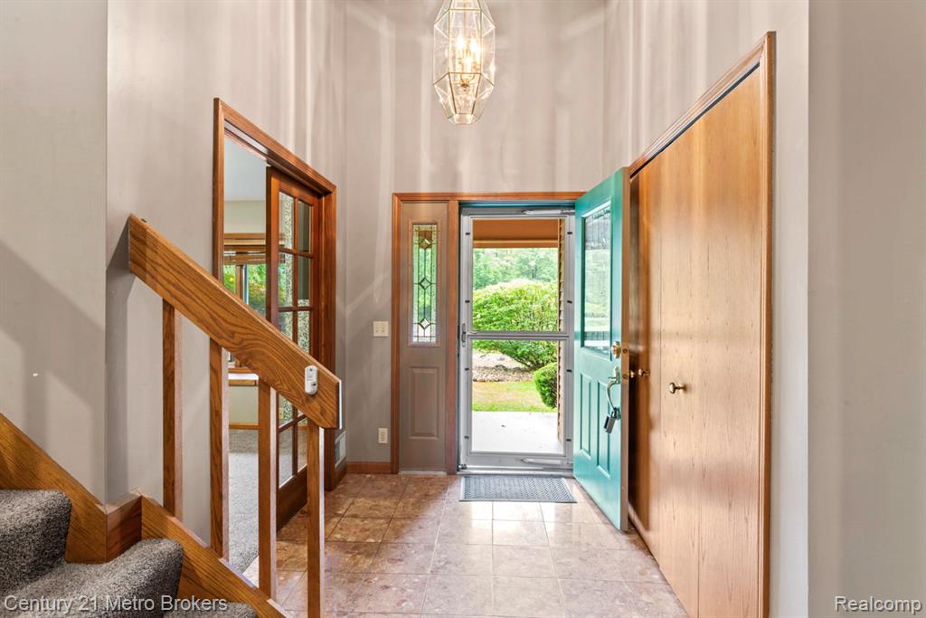 751 River Edge Court, Flushing, MI 48433 — Photo 2