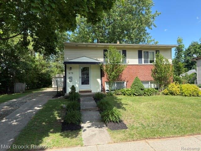 978 PANORAMA Drive, Milford, MI 48381 — front exterior