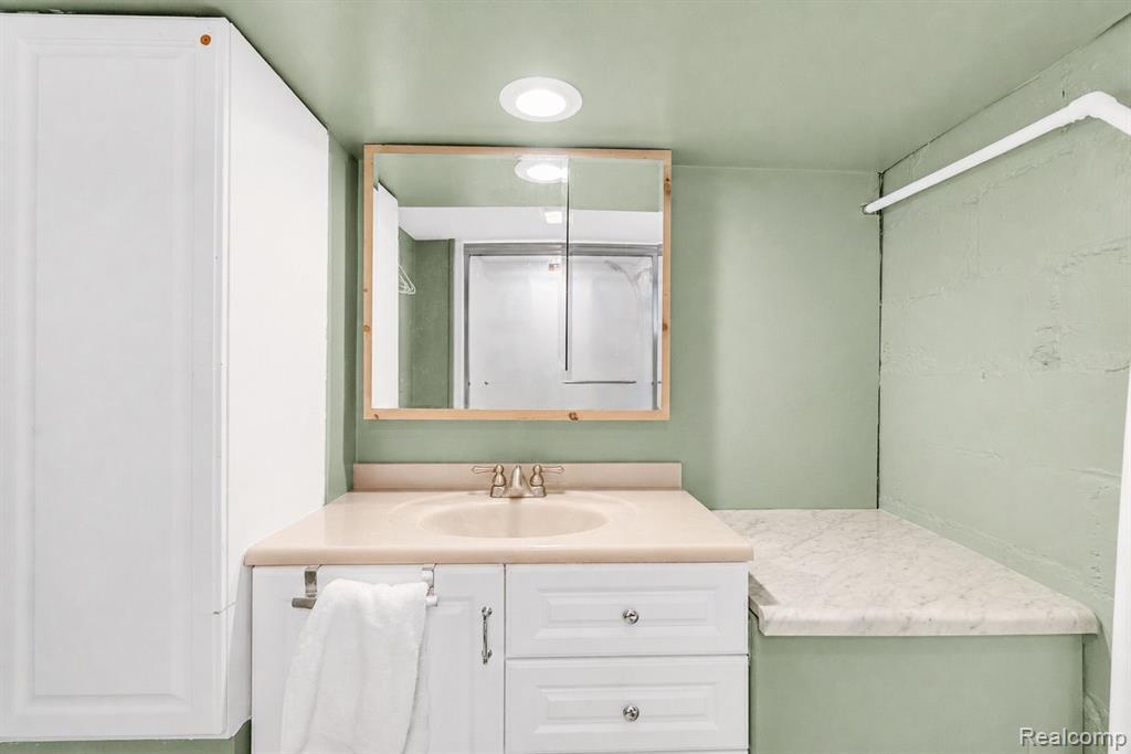 4207 Pine Grove Avenue, Fort Gratiot, MI 48059 — Photo 40
