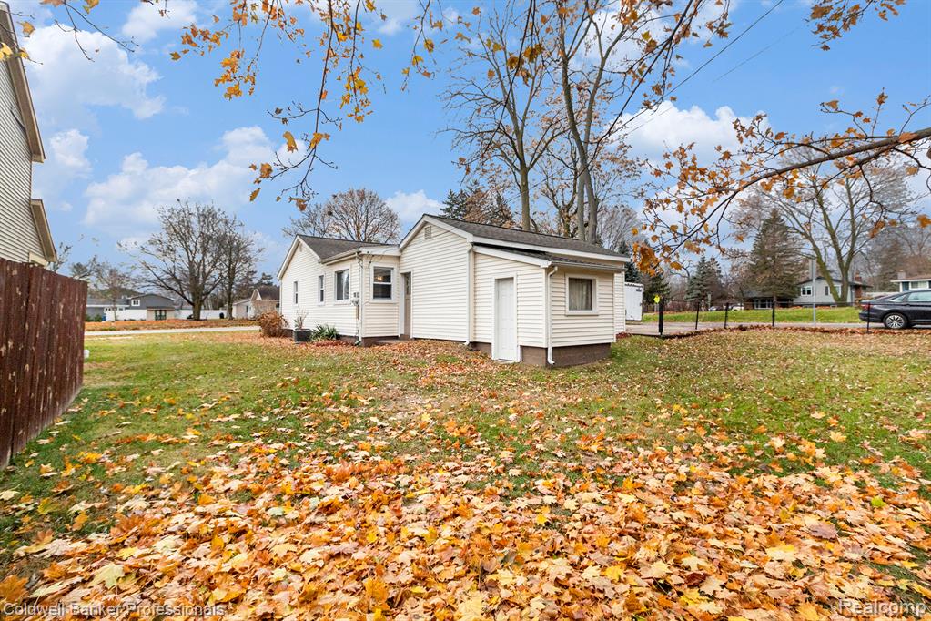 5010 Cass Elizabeth Road, Waterford, MI 48327 — Photo 3