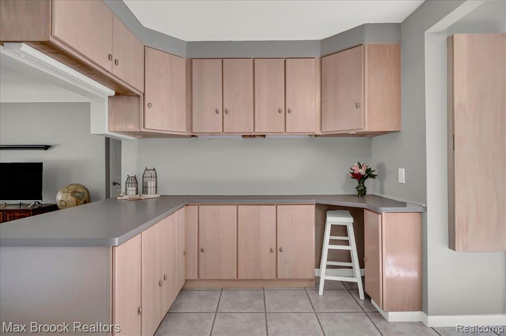 1408 Avondale Street, Sylvan Lake, MI 48320 — Photo 11