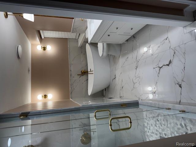 5541 W Walnut Circle W Circle, West Bloomfield, MI, 00000