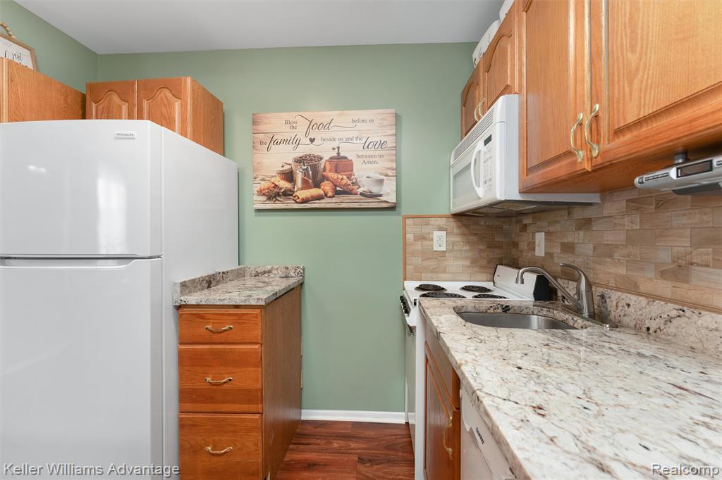29102 Manchester Street, Westland, MI — Photo 8