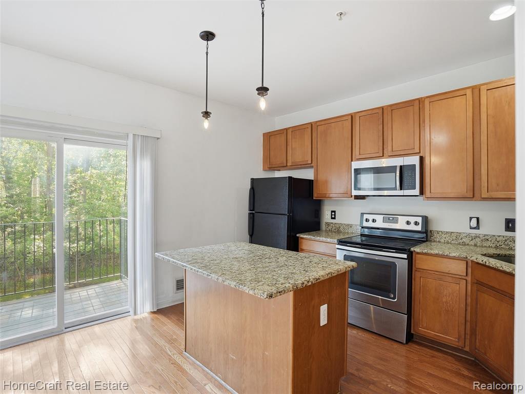 43806 CHERRY GROVE Court E, Canton, MI 48188 — Photo 8