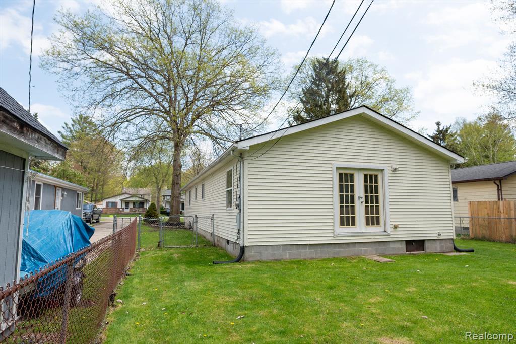 9114 ISLAND Drive, Clay, MI 48001 — Photo 7