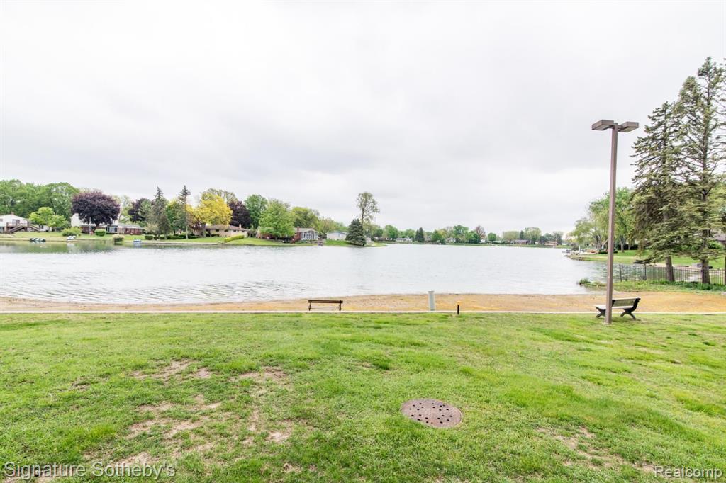 6279 WALKER Court, Troy, MI 48085 — Photo 67