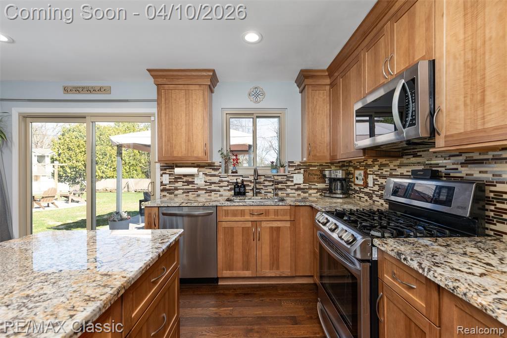 484 W Beechdale Street, Commerce Twp, MI 48382 — Photo 7