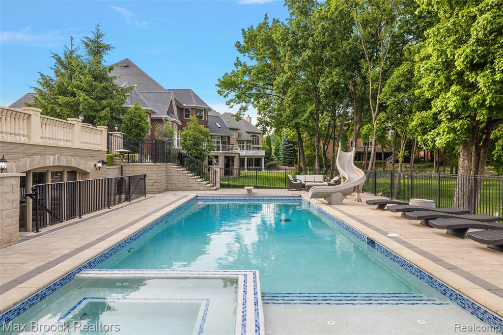 7428 Foxburg Court, Clarkston, MI, 48348