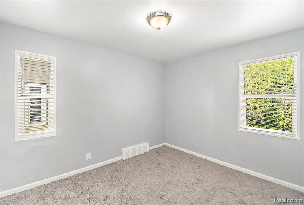 887 UNIVERSITY Drive, Pontiac, MI 48342 — Photo 10