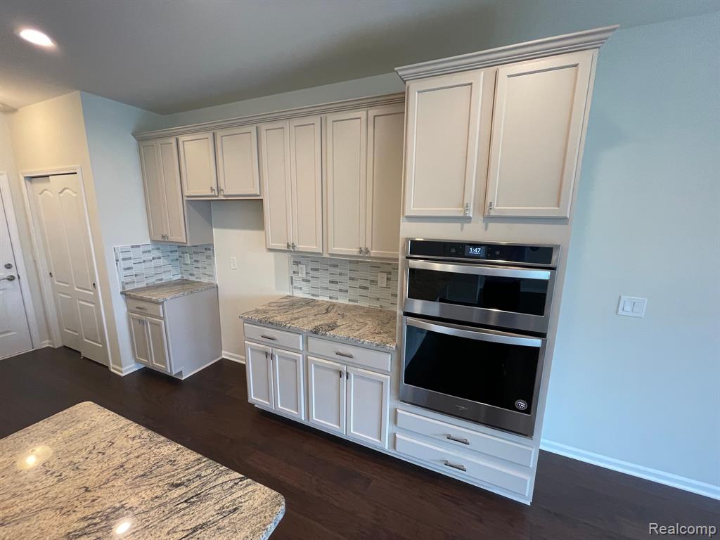 43545 PROSPECT, Novi, MI — Photo 6