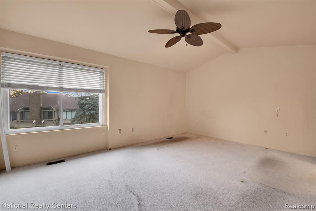 29214 W CHANTICLEER Drive, Southfield, MI 48034 — Photo 19