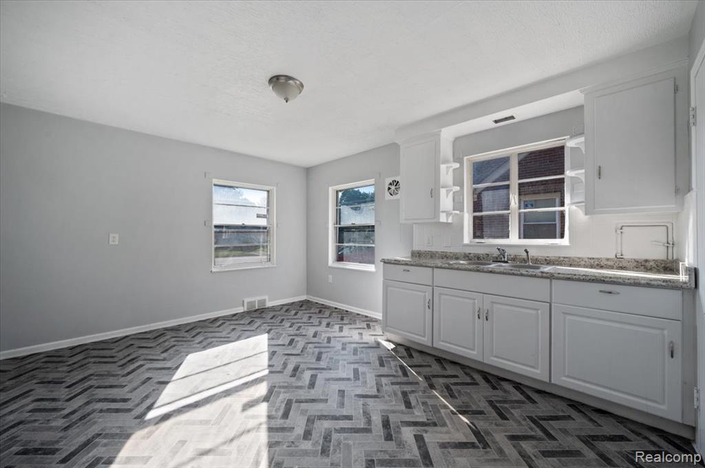 5500 Chalmers Street, Detroit, MI 48213 — Photo 11