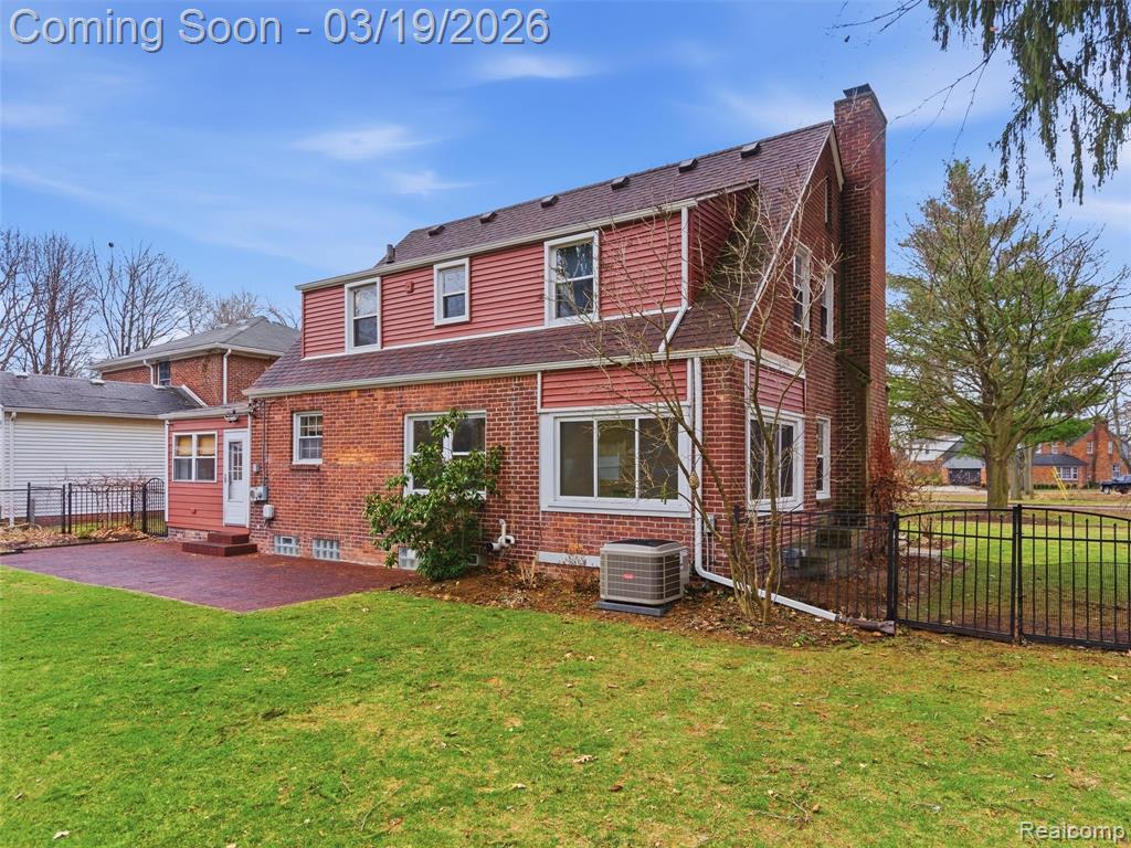 27320 Sunset Boulevard E, Lathrup Village, MI 48076 — Photo 48