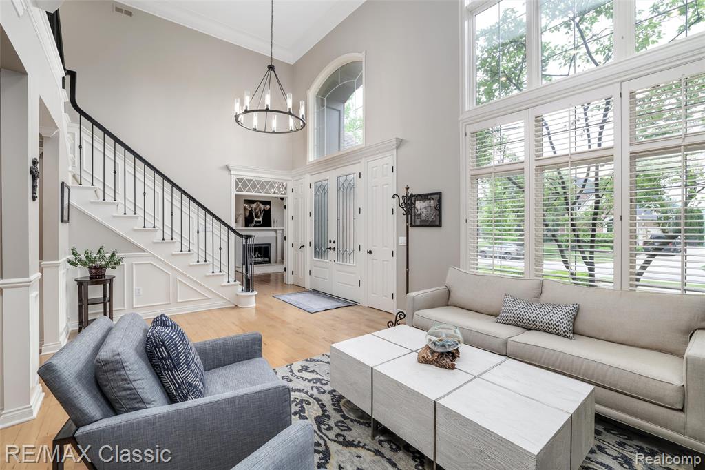 18438 Clairmont Circle E, Northville, MI 48168 — Photo 12