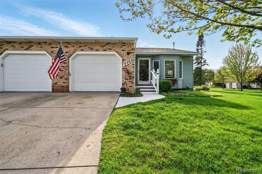 4466 COLONY Court, Swartz Creek, MI 48473 — Photo 2