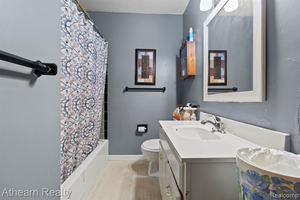 822 SOUTHWOOD Drive, Fenton, MI 48430 — Photo 11