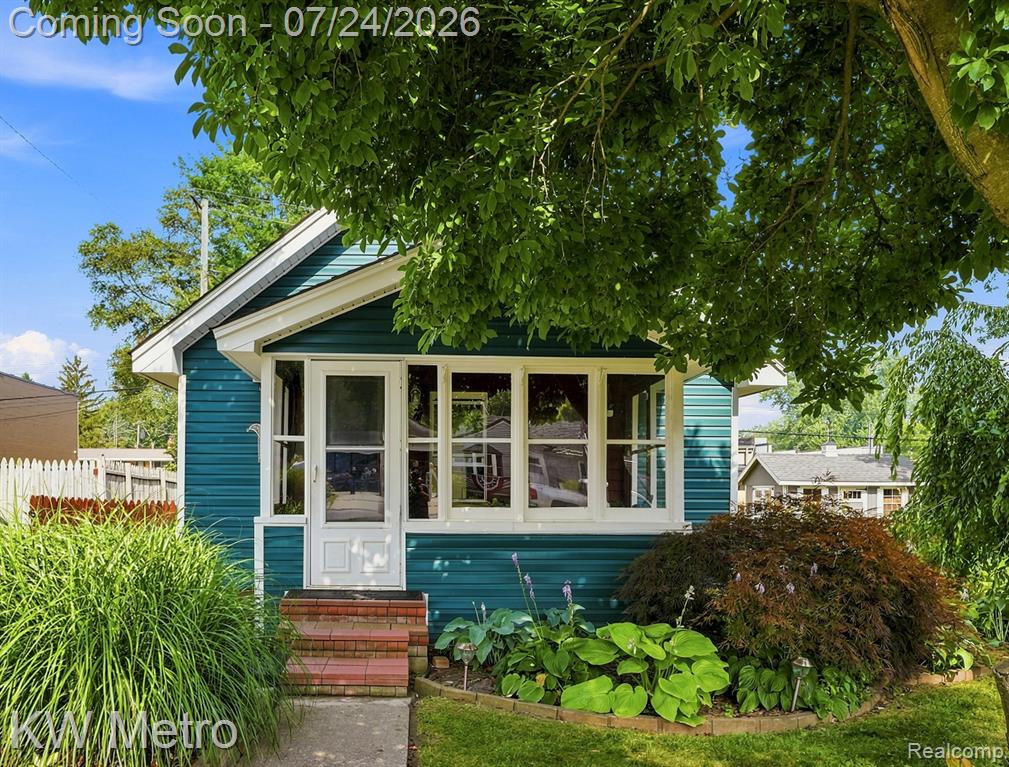 30768 Brentwood Street, Southfield, MI 48076
