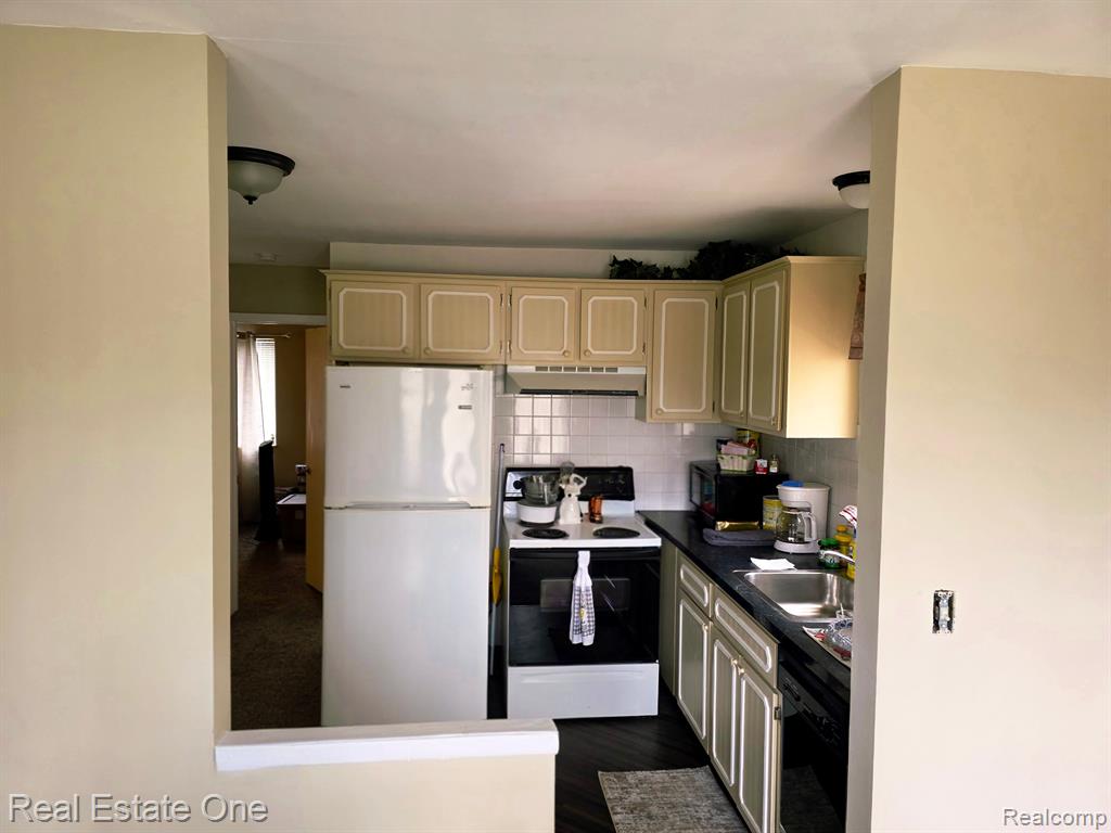 29364 HOOVER Road, Warren, MI 48093 — Photo 6