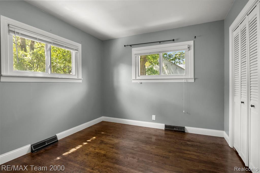 421 GARDENDALE Street, Ferndale, MI 48220 — Photo 23