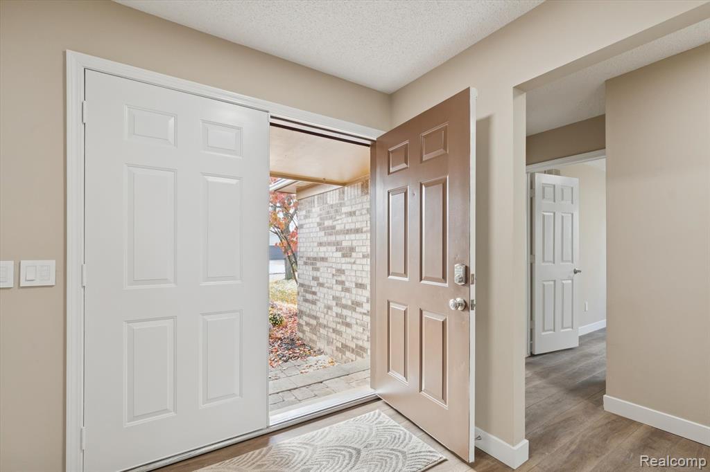 634 Lockport Road, Rochester Hills, MI 48307 — Photo 6