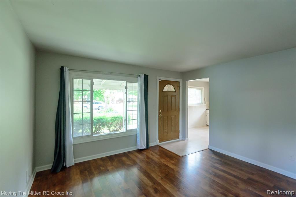 4666 ROOSEVELT Boulevard, Dearborn Heights, MI 48125 — Photo 3