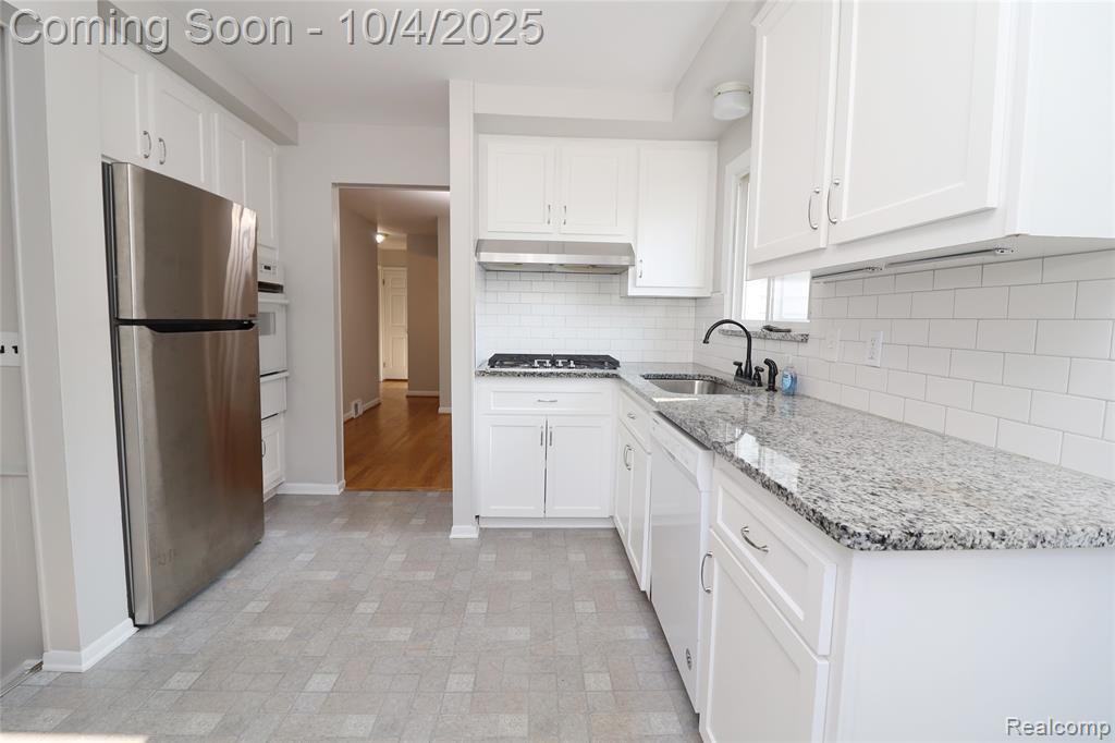 939 Deering Street, Garden City, MI — Photo 12