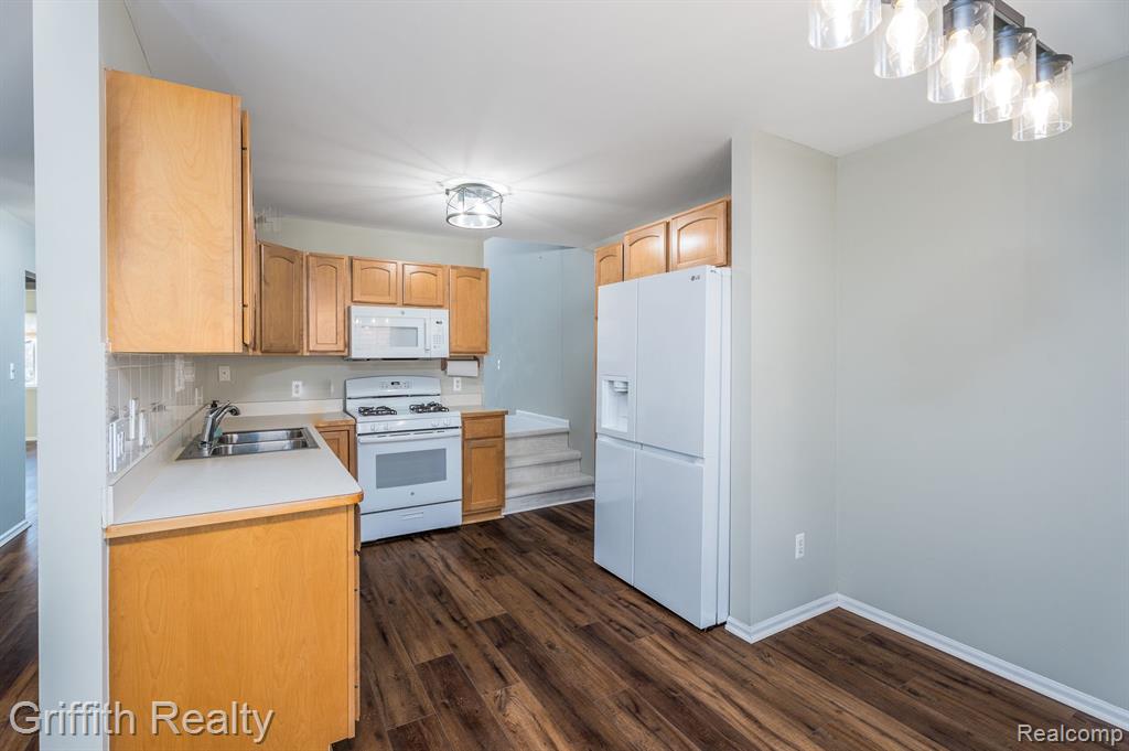 389 WOODFIELD SQUARE Lane, Brighton, MI 48116 — Photo 10