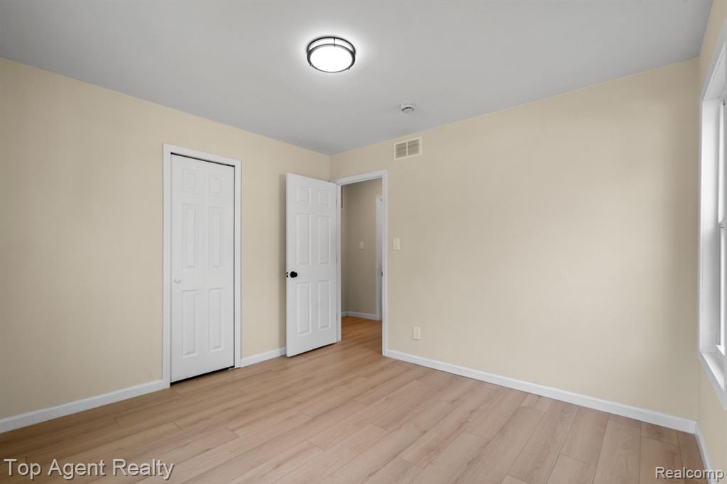 8672 HUDSON Avenue, Warren, MI 48089 — Photo 13