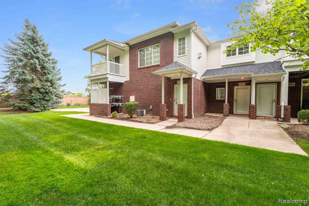 5379 Twin Oaks Drive, Sterling Heights, MI 48314 — Photo 2