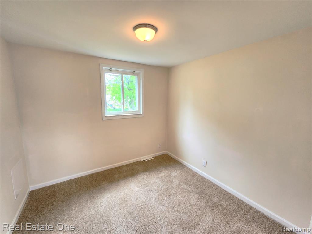 1574 E Woodruff Avenue, Hazel Park, MI 48030 — Photo 28