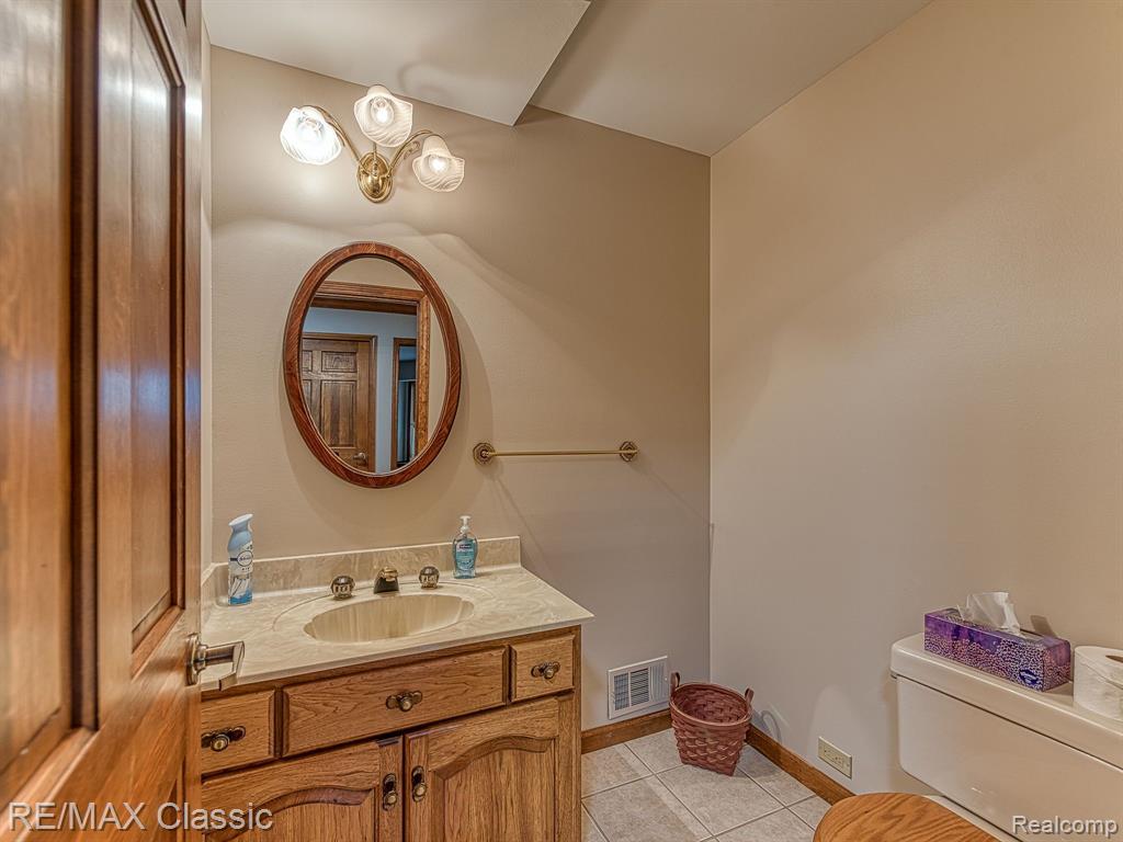 9415 N TERRITORIAL Road, Plymouth, MI 48170 — Photo 25
