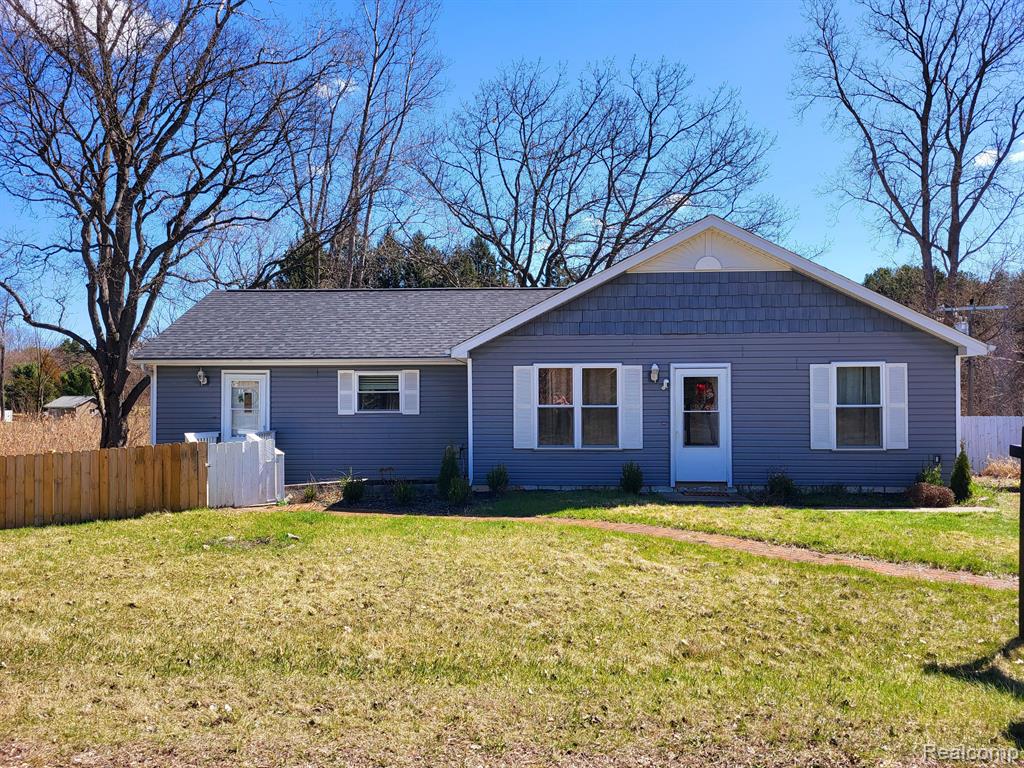 9611 WHITEWOOD Road, Pinckney, MI 48169 — front exterior