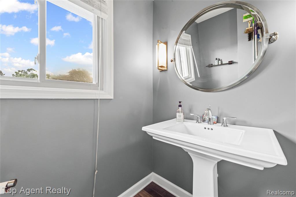 46891 Meadowview Court, Shelby Twp, MI 48317 — Photo 21