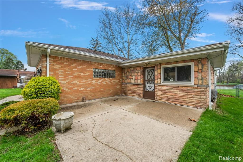 25651 S River Road, Harrison Township, MI — Photo 44