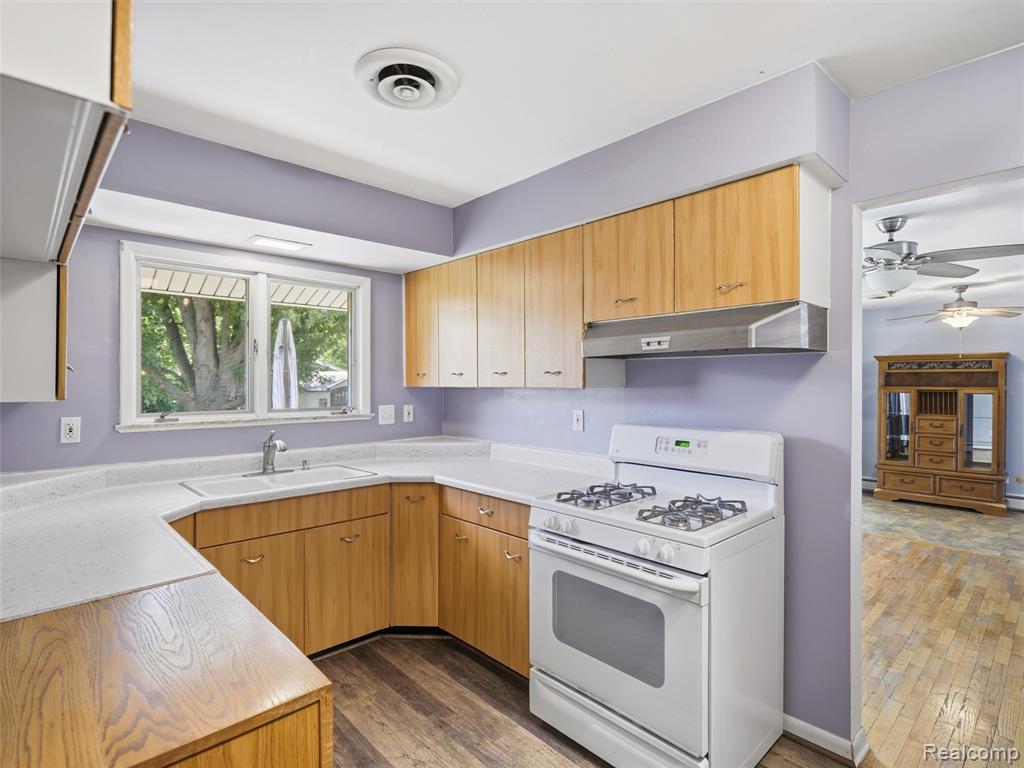 240 E Huron River Drive, Belleville, MI 48111 — Photo 8