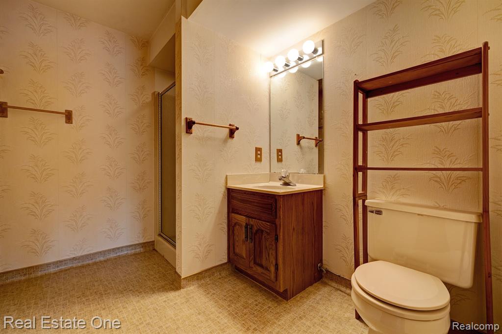 9045 E BLUEWATER Drive, Clarkston, MI 48348 — Photo 33