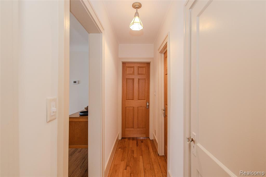 927 N Maple Avenue, Royal Oak, MI 48067 — Photo 24