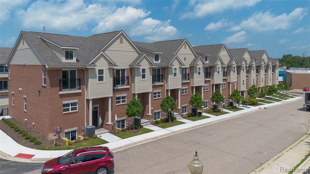 25558 Grandview Lane, 38, Novi, MI — Photo 2