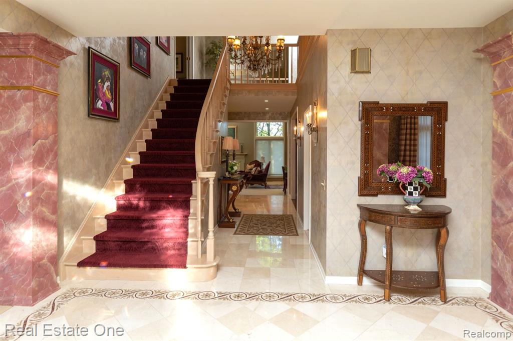 5538 CLEARVIEW Drive, Troy, MI 48098 — Photo 3