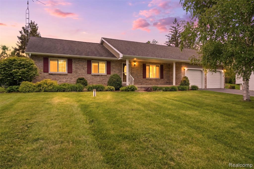 2482 Valley Lane Drive, Grand Blanc, MI 48439 — front exterior