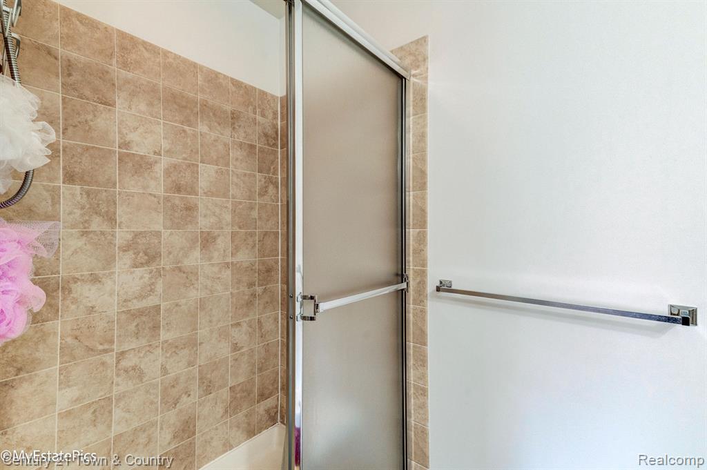 28104 CHESAPEAKE Circle, 334, Walled Lake, MI 48390 — Photo 18