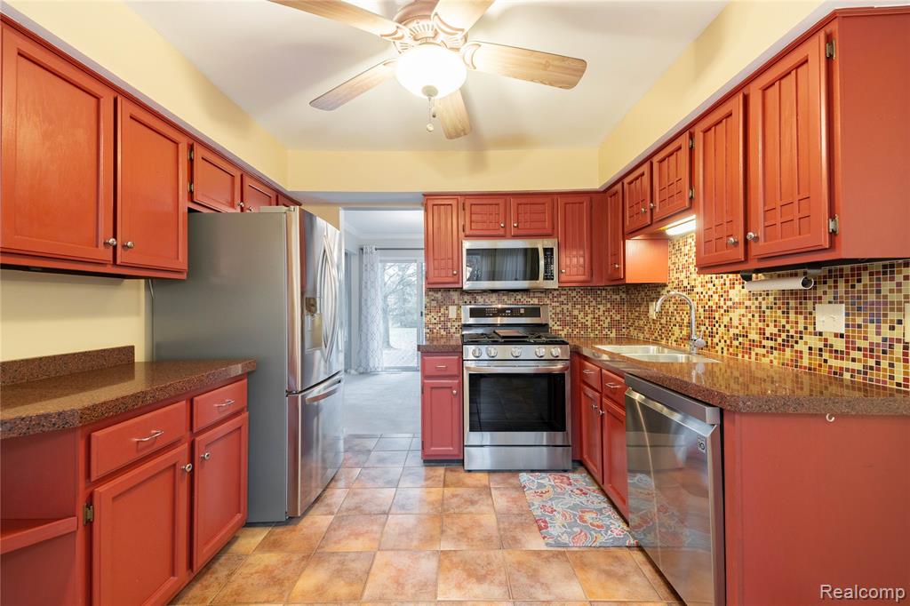 18689 Hilltop Boulevard, Riverview, MI 48193 — Photo 14