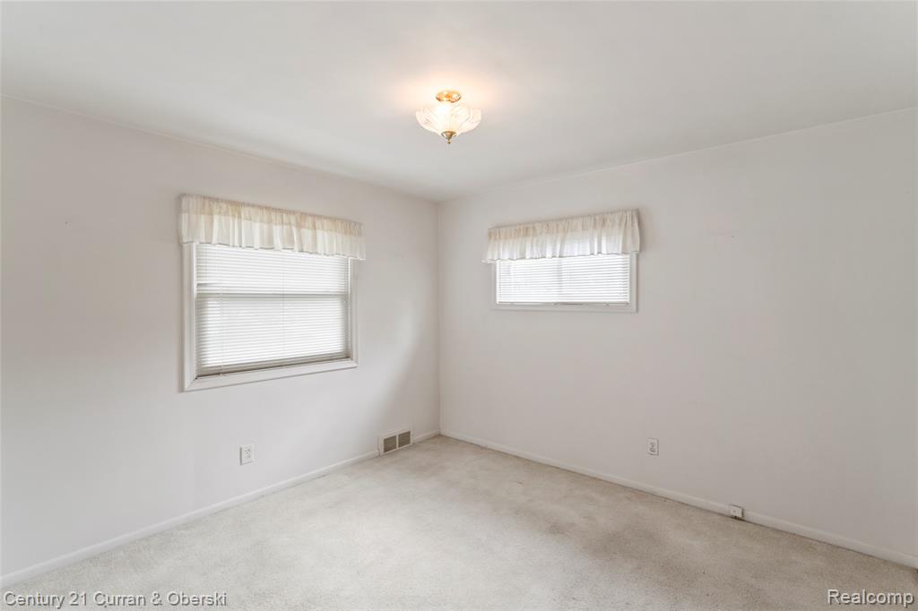 9235 Texas Street, Livonia, MI 48150 — Photo 18