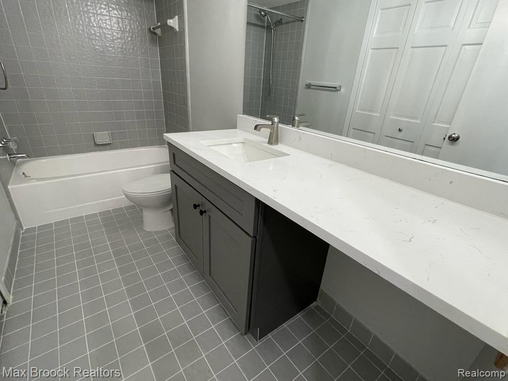 6635 BELLOWS Court, West Bloomfield, MI — Photo 10