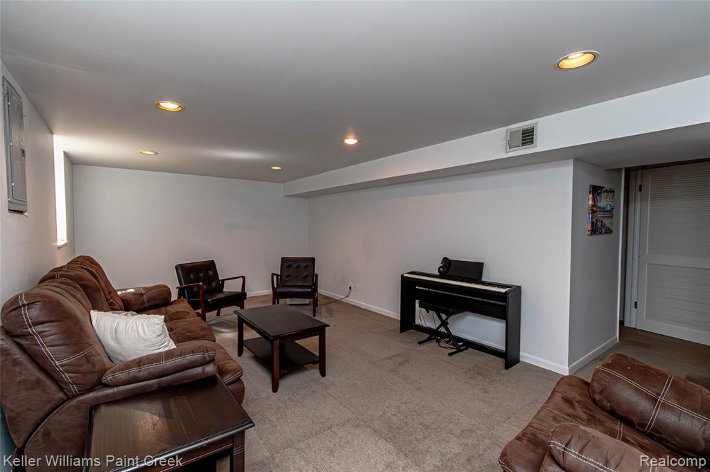 7093 Stonebrook Road, West Bloomfield, MI — Photo 58