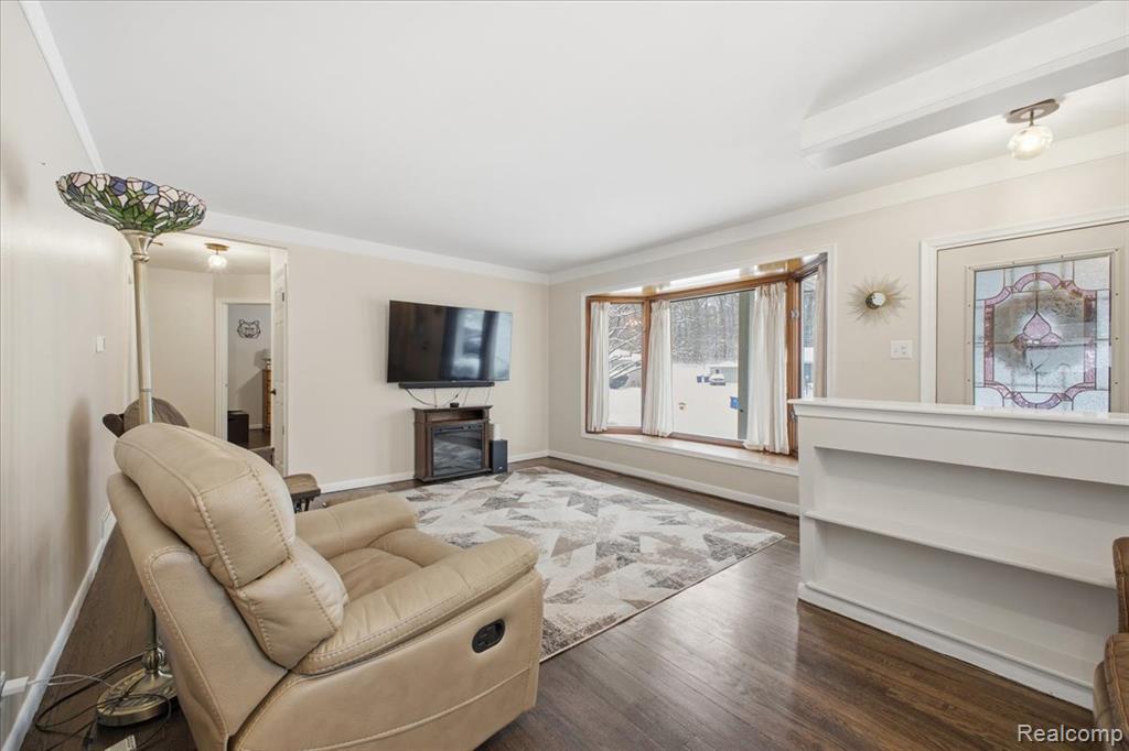 523 Tilmor Drive, Waterford, MI 48328 — Photo 10