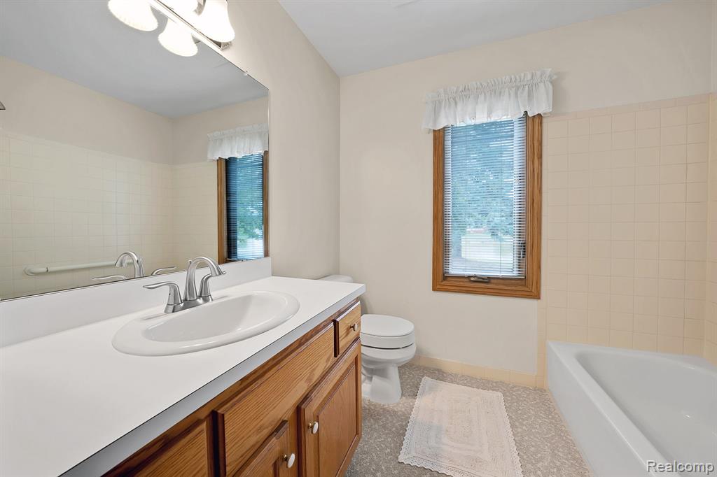 43134 Napa Drive, 35, Sterling Heights, MI 48314 — Photo 16