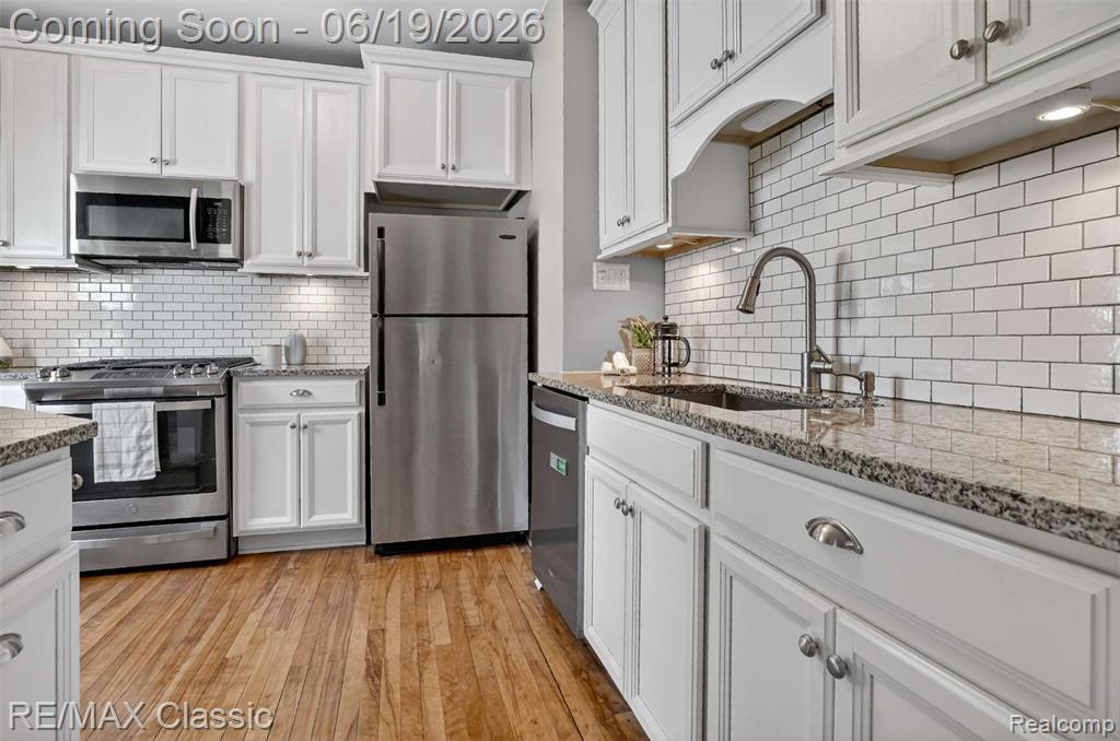 561 W Saratoga Street, Ferndale, MI 48220 — Photo 16