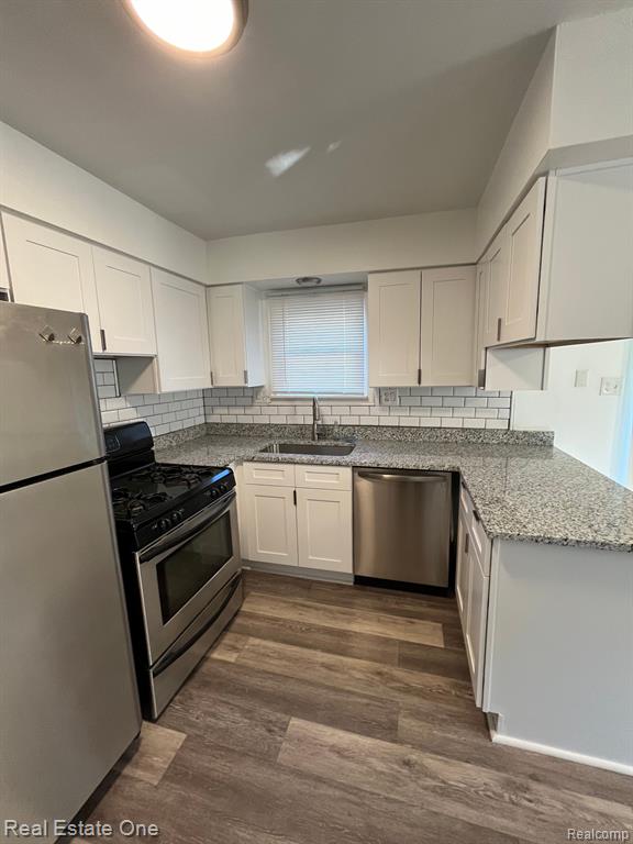 660 SAINT JOHNS Street, Wyandotte, MI 48192 — Photo 13