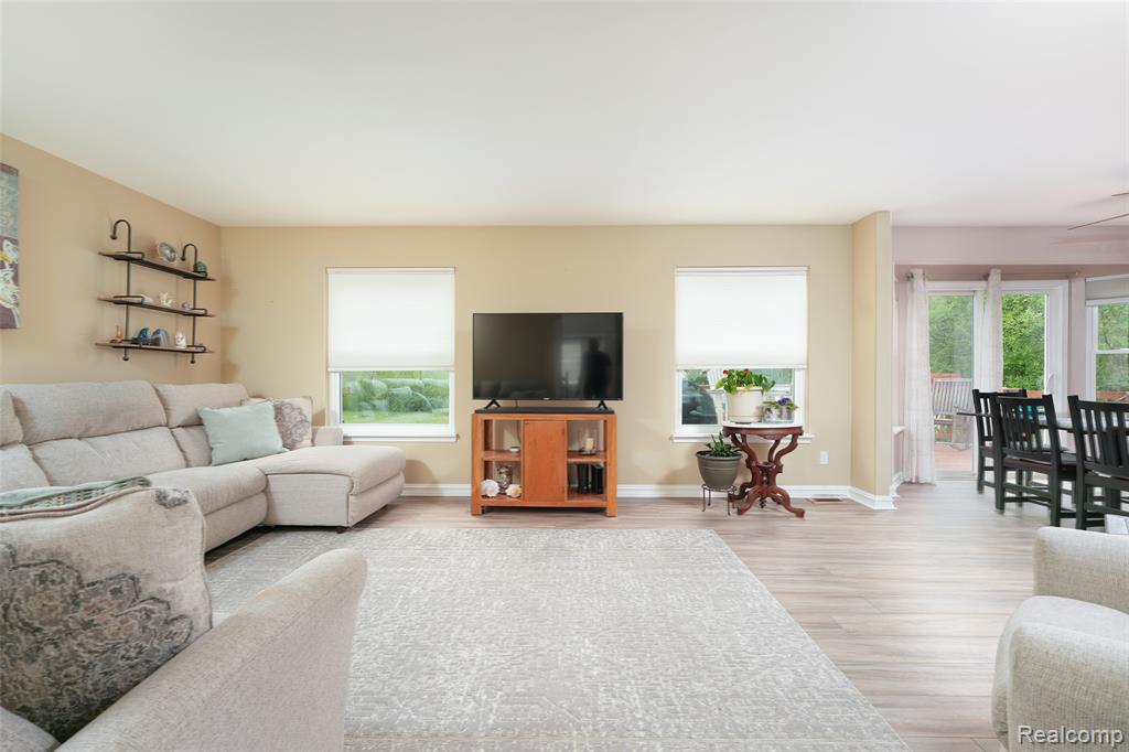 25929 Clark, Novi, MI — Photo 12